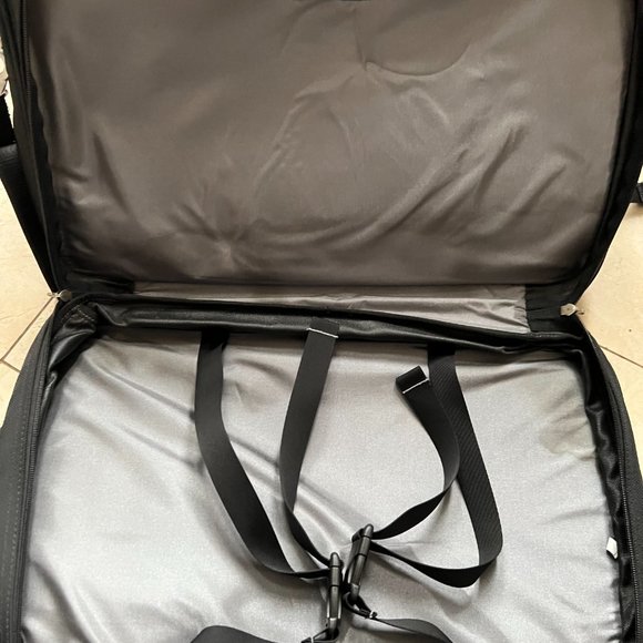 Victorinox X-Large Black Ballistic Nylon Expandable Laptop Briefcase /Backpack. - Picture 9 of 15